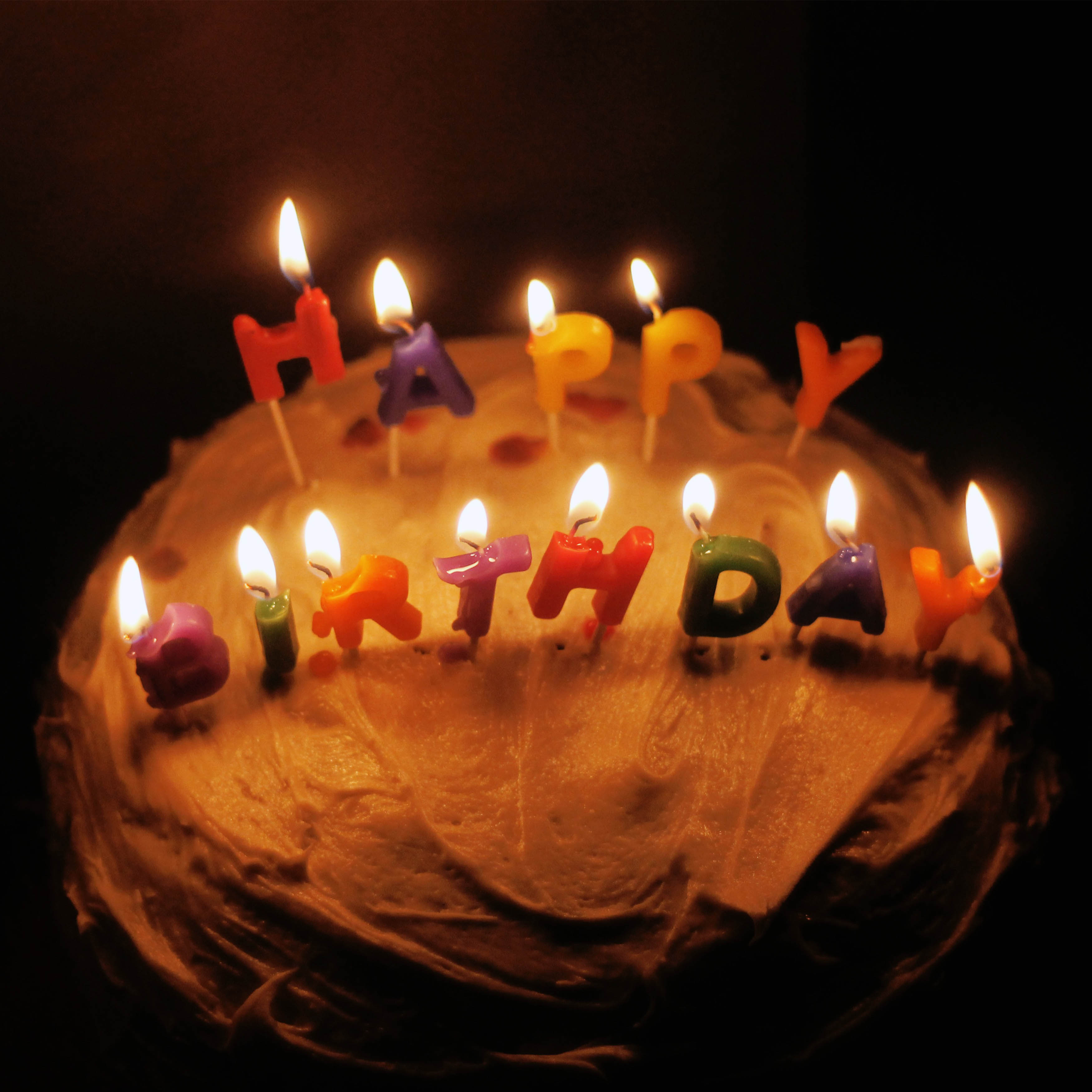 tarta de cumpleaños con velas